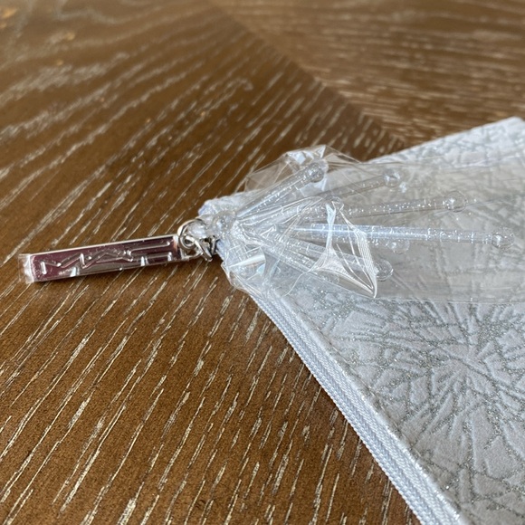 MAC 143SES Travel size face brush & Special Edition travel bag - Picture 4 of 15